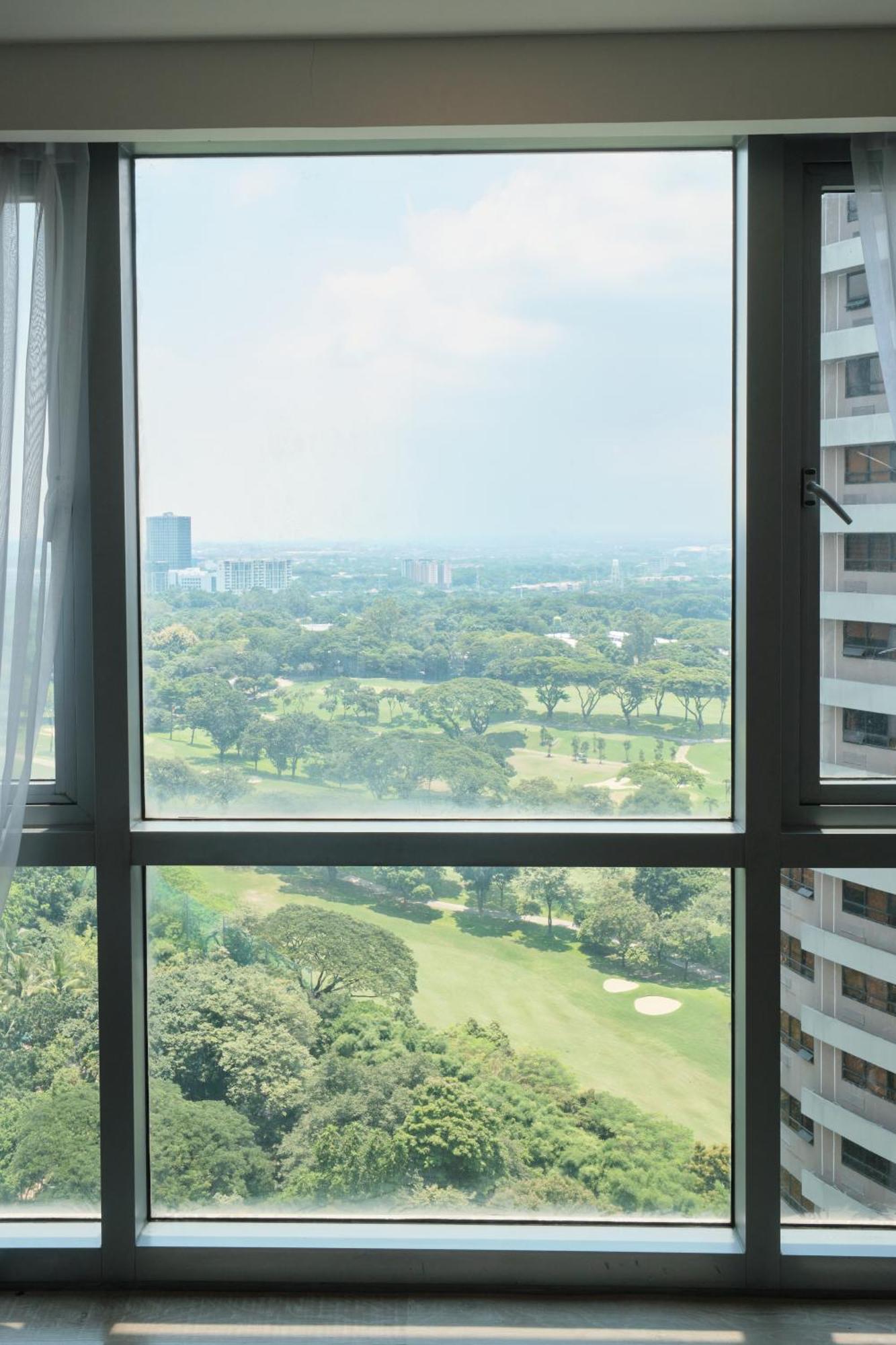 Bgc With Golf Course View Manila