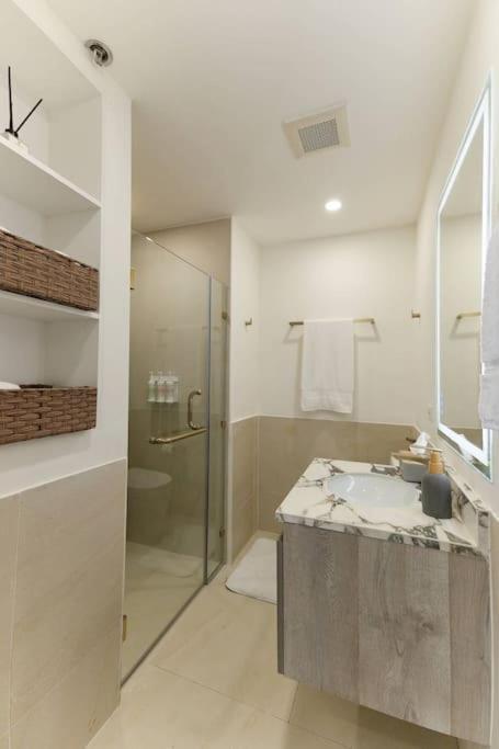 Apartment Bgc With Golf Course View Manila